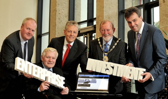 First Minister Peter Robinson (centre) has welcomed the plans for Dundonald Omniplex