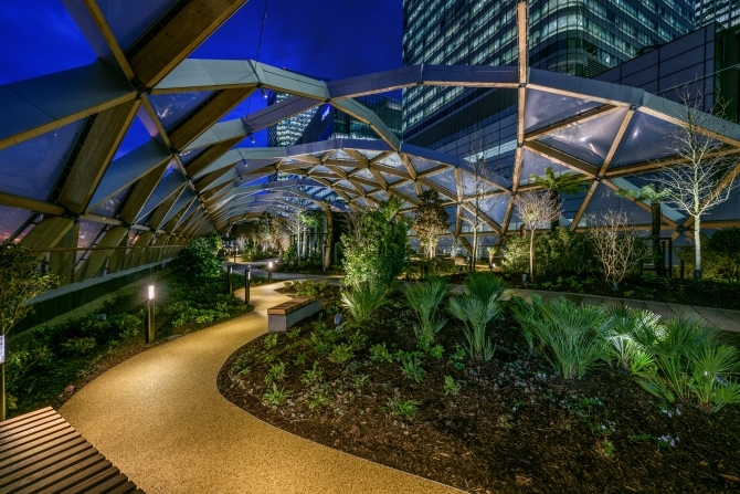 Canary-Wharfs-Crossrail-Place-Opens-to-the-Public