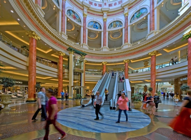 Glamorous-brings-latest-dash-of-Independent-Style-to-intu-Trafford-Centre-mix