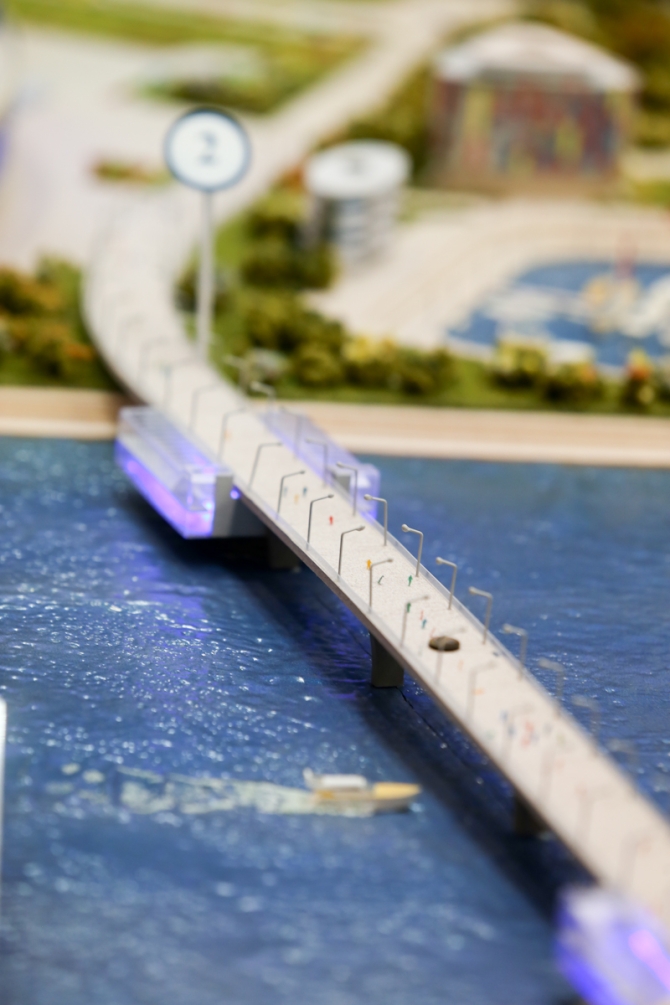 A model of the bridge.