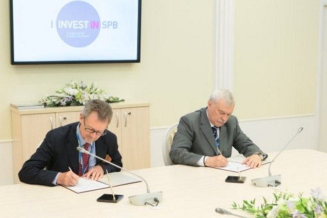 Paul Jarvis, CEO of Spicer Oppenheim and Georgy Poltavchenko, Governor of St. Petersburg signing the agreement at the St Petersburg International Economic Forum