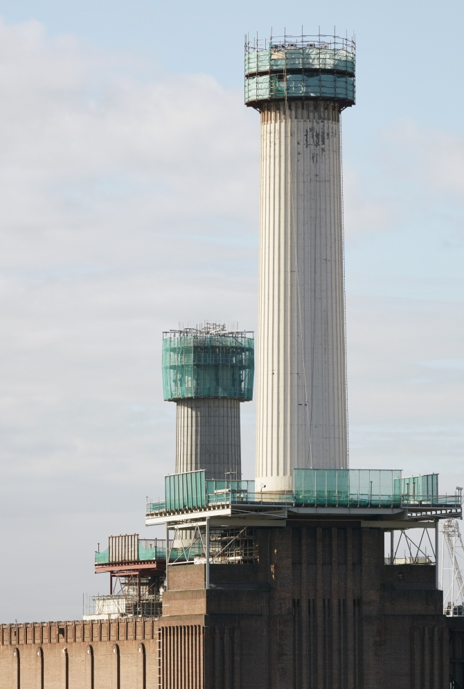 A close up view of the South West chimney at 25m. Photograph ©Dennis Gilbert/VIEW